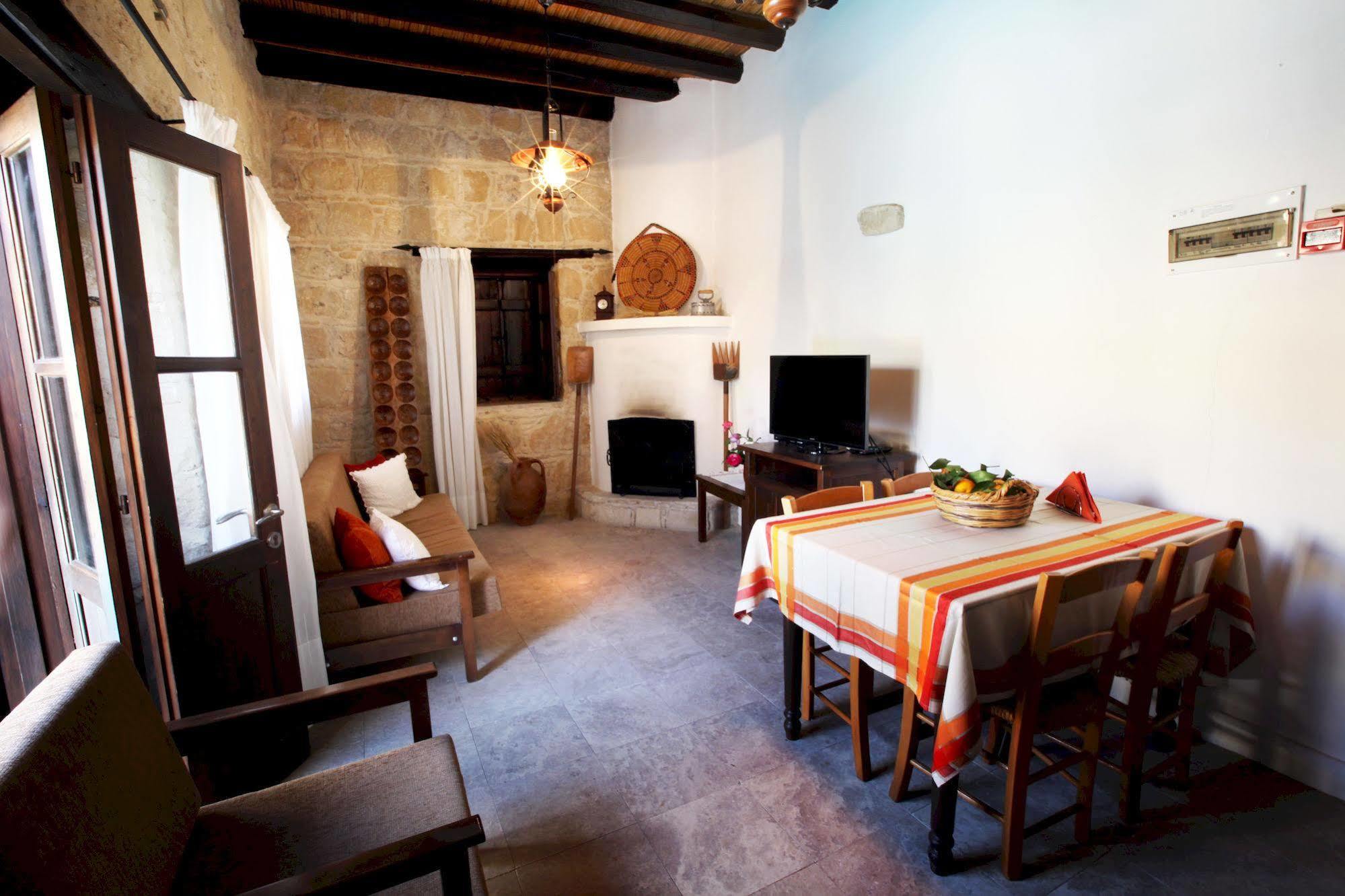 Leonidas Village Houses Goudhi Exterior foto