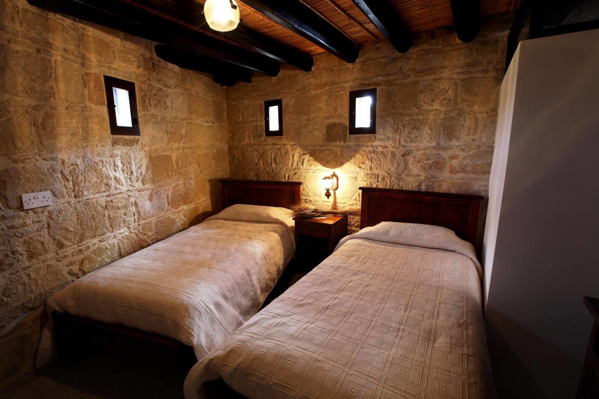 Leonidas Village Houses Goudhi Exterior foto